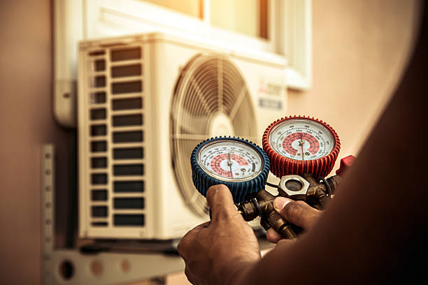 Professional Hvac Installation technician working in Clayton, DE